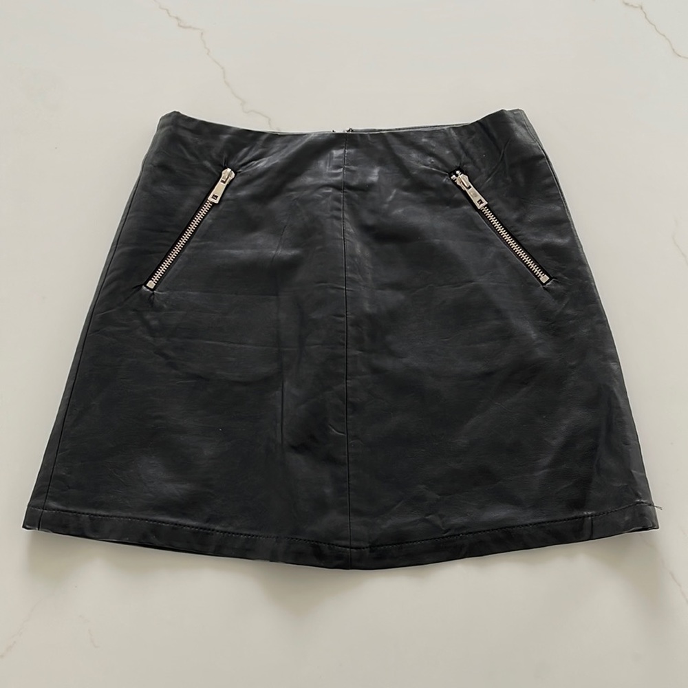 Forever 21 faux leather black mini skirt woman’s small